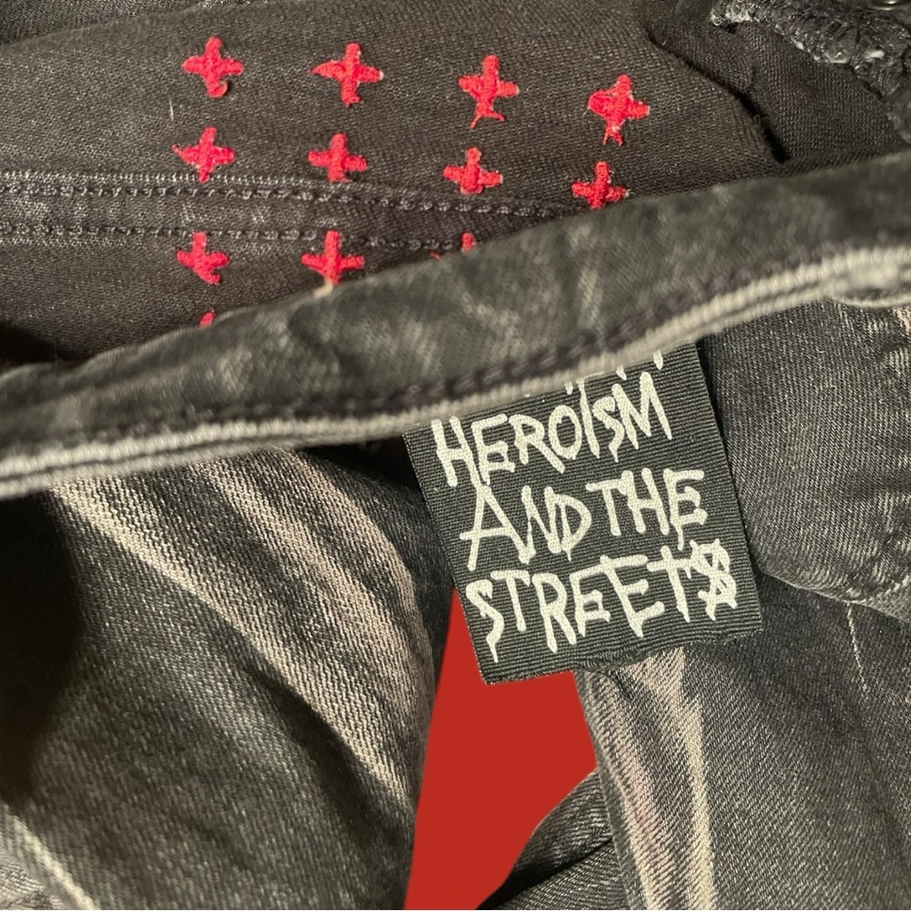 NWOT / KSUBI Van Winkle Jeans Sz 30w
Chitch / Refrakt Red / Acid Wash Women’s